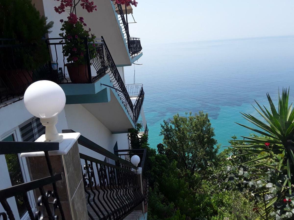 Odhisea Restaurant Qeparo